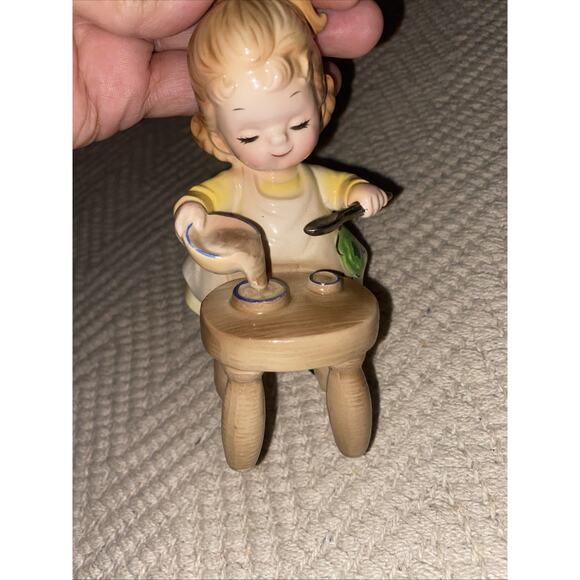 Vtg Josef Originals Figurine Happiness Is Making Mud Pies Girl Collectible - Picture 12 of 12